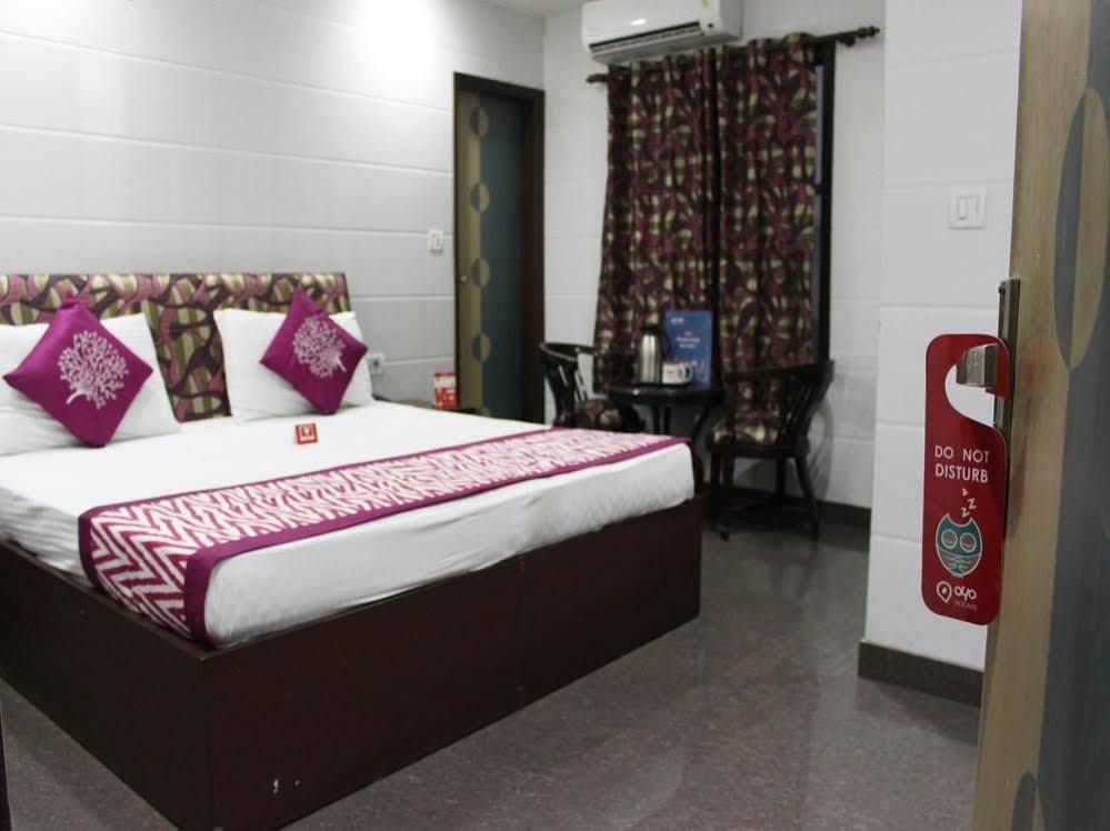 Oyo 2705 Hotel Preet Palace New Delhi Exteriör bild
