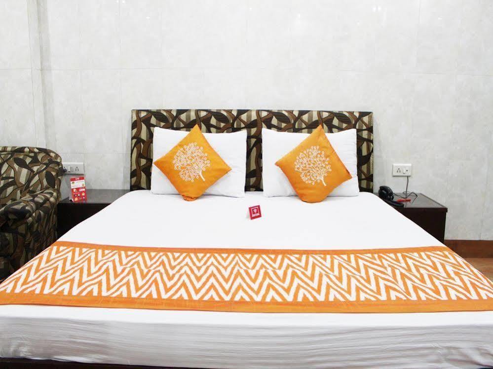 Oyo 2705 Hotel Preet Palace New Delhi Exteriör bild