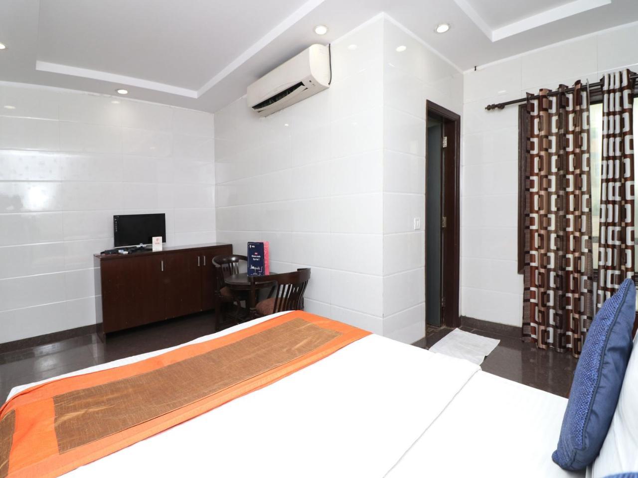 Oyo 2705 Hotel Preet Palace New Delhi Exteriör bild
