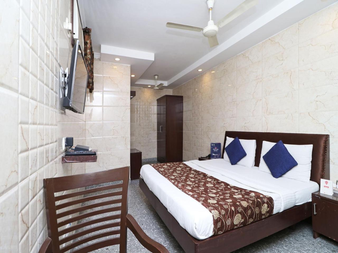 Oyo 2705 Hotel Preet Palace New Delhi Exteriör bild