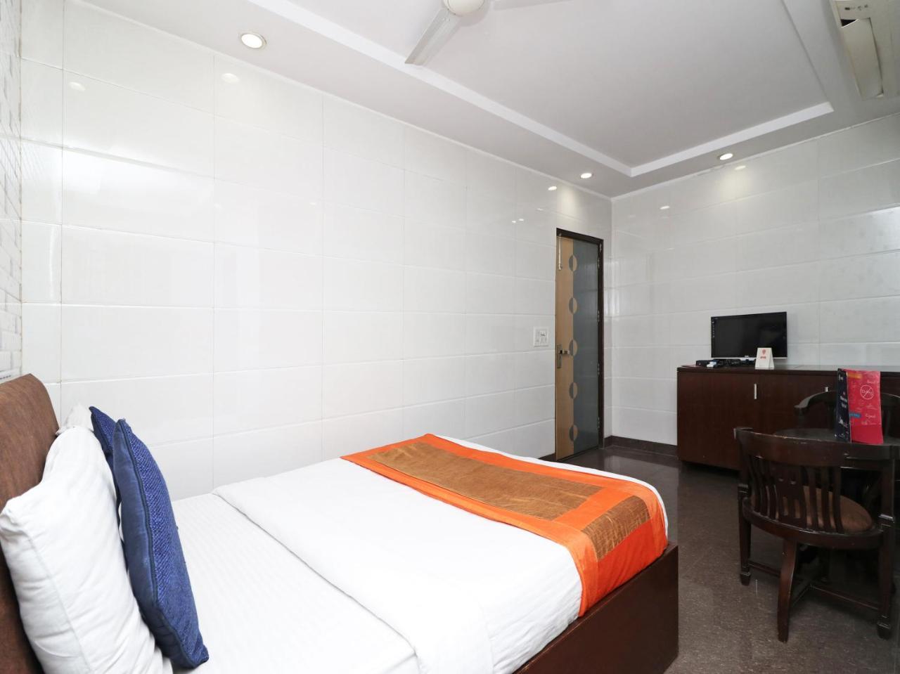 Oyo 2705 Hotel Preet Palace New Delhi Exteriör bild