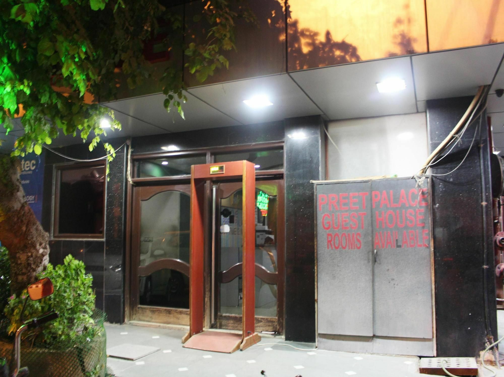 Oyo 2705 Hotel Preet Palace New Delhi Exteriör bild